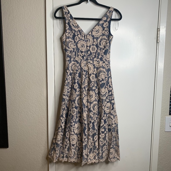 VINCE CAMUTO LACE V-NECK DRESS - Picture 5 of 7